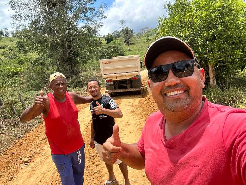 Camacã: Prefeitura mantem filme a recuperação das estradas vicinais e chega a região dos Mutuns